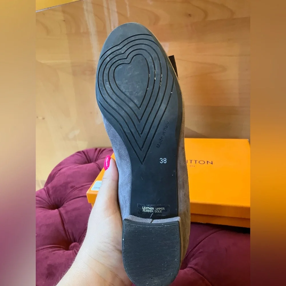 New Ferca 81 Gray Suede Flats with Bow Detail - Picture 4 of 5